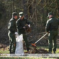 Военнослужащие Вооружённых Сил принимают участие в республиканском субботнике 