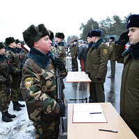 Новое пополнение принимает Военную присягу (видео)