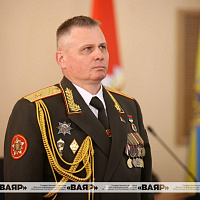 Генерал-майор Александр Науменко простился со Знаменем Министерства обороны