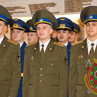 На плечах – офицерские погоны!