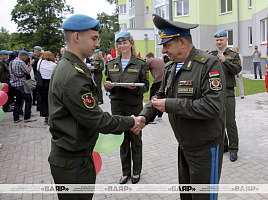 В Марьиной Горке открыли многоквартирный дом для военнослужащих