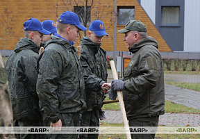 Міністр абароны Беларусі прыняў удзел у рэспубліканскім суботніку