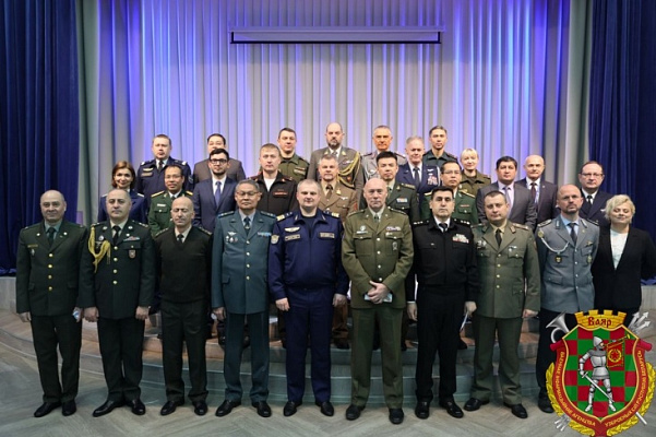 Иностранные военные атташе посетили Белорусскую государственную академию авиации (видео)