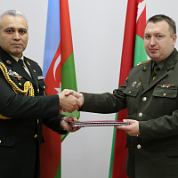 Азербайджан передал военным медикам Беларуси гуманитарную помощь