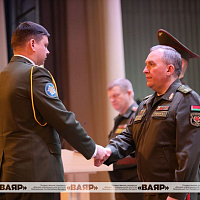 Министр обороны Беларуси в торжественной обстановке вручил военнослужащим государственные награды