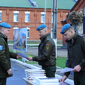 Продолжаются торжественные церемонии увольнения в запас военнослужащих срочной военной службы