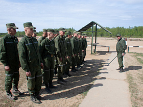 DSC_4738_Подполковник Сергей Савицкий проводит инструктаж.jpg