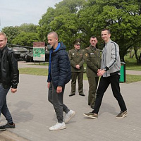 Началась отправка в войска граждан, призванных на срочную военную службу