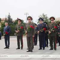 Руководители силовых ведомств, а также члены военной коллегии Министерства обороны возложили цветы к монументу Победы