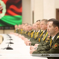 Министр обороны Беларуси вручил погоны полковника и государственные награды военнослужащим Вооружённых Сил