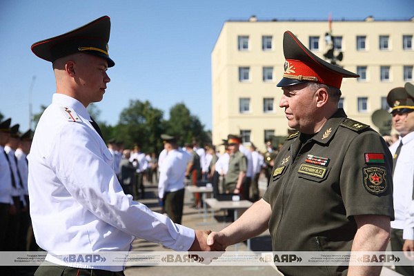 Торжественная церемония выпуска офицеров в Военной академии Беларуси