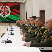Министр обороны Беларуси вручил погоны полковника военнослужащим Вооружённых Сил