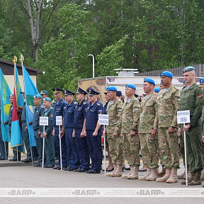 Школьники проводят с пользой время в армии Школьники проводят с пользой время в армии