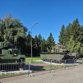 Военная ретротехника прибыла в Брестскую крепость-герой Военная ретротехника прибыла в Брестскую крепость-герой