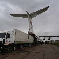 Военные летчики доставили гуманитарный груз из Китая (видео)