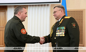 Генерал-майор Павел Муравейко простился со Знаменем Министерства обороны