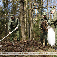 Военнослужащие Вооружённых Сил принимают участие в республиканском субботнике 