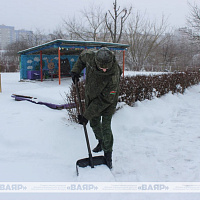 Фотофакт: военнослужащие ликвидируют последствия непогоды 