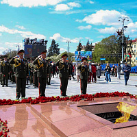 Руководство Вооруженных Сил возложило цветы к монументу Победы