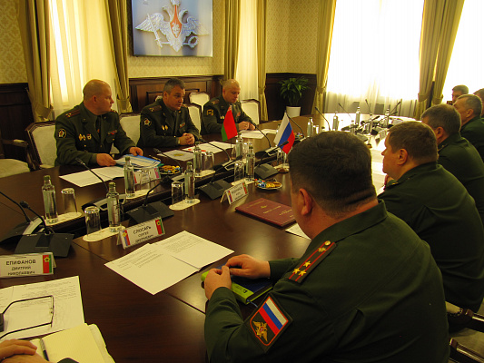 В Москве проходит рабочая встреча военных связистов 