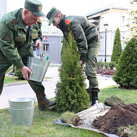 Военнослужащие Вооружённых Сил принимают участие в республиканском субботнике 
