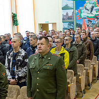 Началась отправка в войска граждан, призванных на срочную военную службу