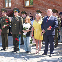Самолет МиГ-15, переданный Министром обороны, установлен на постамент в Полоцком кадетском училище