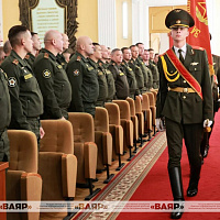 Генерал-майор Павел Муравейко простился со Знаменем Министерства обороны