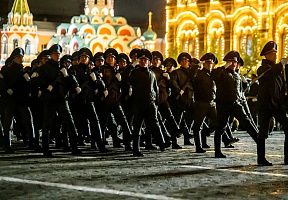 Продолжаются тренировки парадного расчета, который примет участие в военном параде в Москве