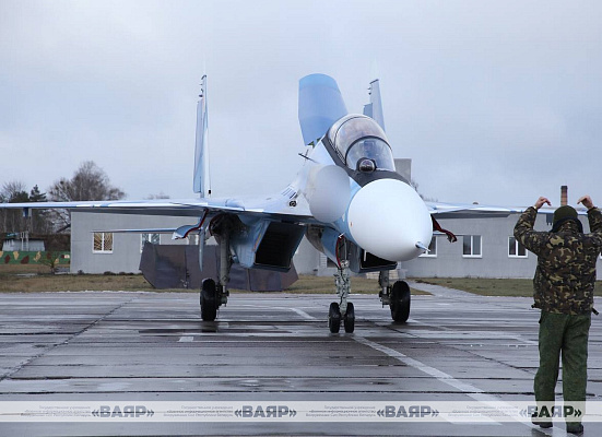 На один из белорусских аэродромов прибыла очередная партия истребителей Су-30СМ2 