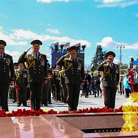 Руководство Вооруженных Сил возложило цветы к монументу Победы