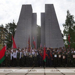 Торжественная церемония закрытия учебно-полевого сбора прошла у мемориала героям 120-й дивизии в Уручье